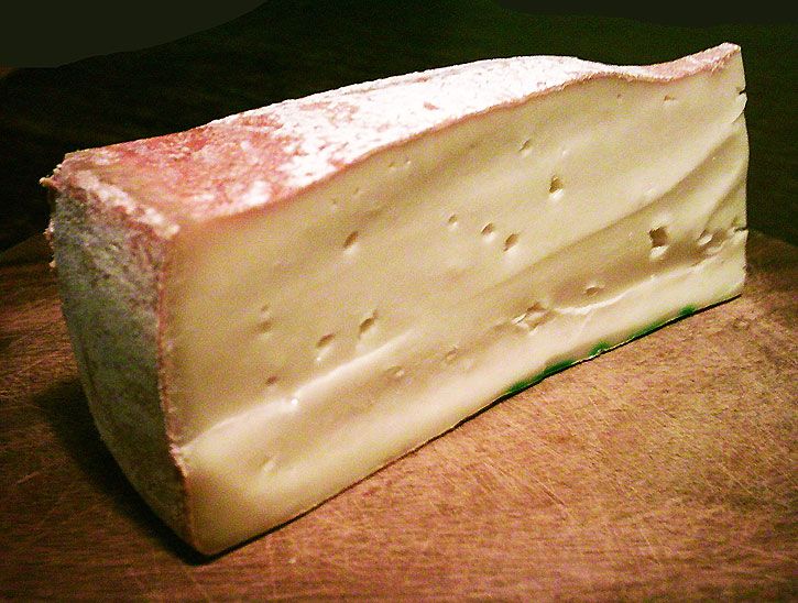 Fontal Cheese Wedge RW Priced per kilo (D)